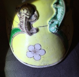 A pair of Chinese verte biscuit libation cups, 18/19th C.