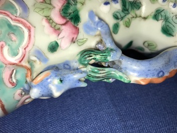 A Chinese famille rose moonflask with a court scene, 19th C.