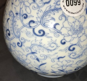 A Chinese blue and white yuhuchunping vase, Qianlong mark, 19/20th C.