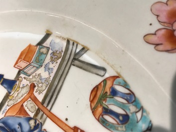 A Chinese famille rose dish with two ladies, Qianlong