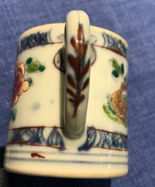 Six chopes en porcelaine de Chine famille rose et verte, Kangxi/Qianlong