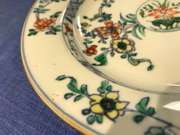 Une paire d'assiettes en porcelaine de Chine doucai, Kangxi