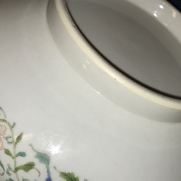 Een Chinese famille rose vaas met de acht onsterfelijken, 20e eeuw