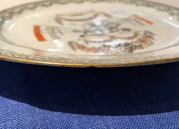 Une assiette armoir&eacute;e pour le march&eacute; fran&ccedil;ais en porcelaine de Chine, Qianlon
