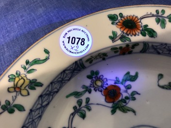 Une paire d'assiettes en porcelaine de Chine doucai, Kangxi