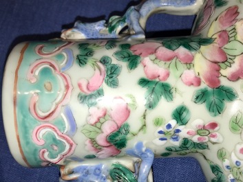 A Chinese famille rose moonflask with a court scene, 19th C.