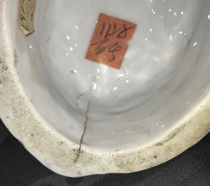 Een Chinees Dehua blanc de Chine model van de onsterfelijke Li Tieguai, 19e eeuw