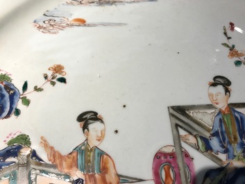 A Chinese famille rose dish with two ladies, Qianlong