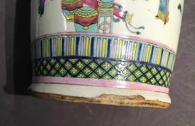 Deux grands vases en porcelaine de Chine famille rose, 19&egrave;me