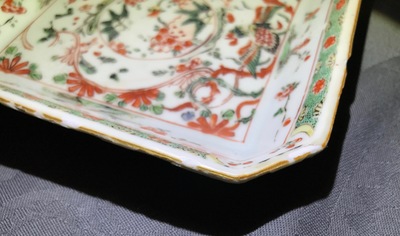Een Chinese blauwwitte kom, een famille verte schoteltje, Kangxi en een paar Imari-stijl borden, Qianlong
