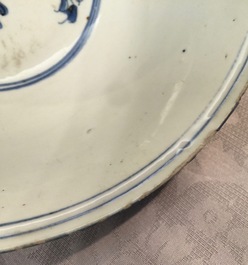 Un bol en porcelaine de Chine bleu et blanc &agrave; d&eacute;cor de cerfs, Wanli