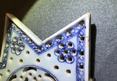 A pair of Chinese blue and white star-shaped strainers for the Persian market, Qianlong