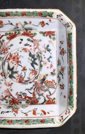 Een Chinese blauwwitte kom, een famille verte schoteltje, Kangxi en een paar Imari-stijl borden, Qianlong