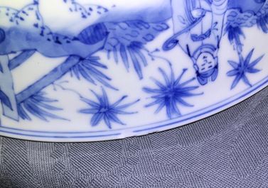 Een Chinese blauwwitte kom, een famille verte schoteltje, Kangxi en een paar Imari-stijl borden, Qianlong