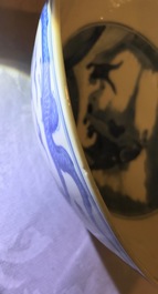 Een Chinese blauwwitte drakenkom, Kangxi