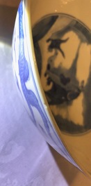 Een Chinese blauwwitte drakenkom, Kangxi