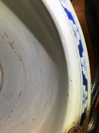 Un aquarium en porcelaine de Chine bleu et blanc, 19&egrave;me
