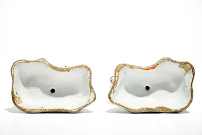 Une paire de mod&egrave;les de ch&egrave;vres en fa&iuml;ence de Delft polychrome, 18&egrave;me