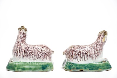 Une paire de mod&egrave;les de ch&egrave;vres en fa&iuml;ence de Delft polychrome, 18&egrave;me