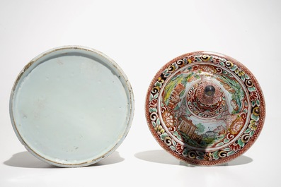 Une bo&icirc;te &agrave; tabac en fa&iuml;ence de Delft polychrome petit feu, 18&egrave;me