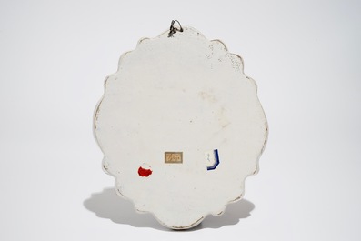 Une plaque en fa&iuml;ence de Delft bleu et blanc &agrave; d&eacute;cor de chinoiserie, 1&egrave;re moiti&eacute; du 18&egrave;me