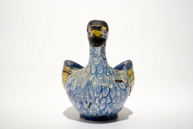 Een polychrome sauskom in de vorm van een eend, Noord-Frankrijk, 18e eeuw