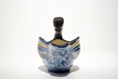 Een polychrome sauskom in de vorm van een eend, Noord-Frankrijk, 18e eeuw