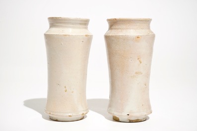 A pair of monochrome white maiolica albarelli, Italy, 17/18th C.
