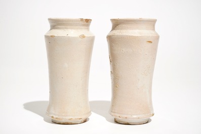 A pair of monochrome white maiolica albarelli, Italy, 17/18th C.