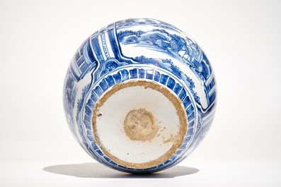 A blue and white Dutch or Frankfurt Delft chinoiserie jar and dish, 2nd half 17th C.