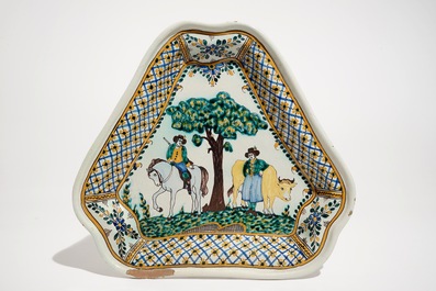 A Gm&uuml;nden faience jug, Austria, 18th C. and a triangular Ferdi&scaron; Kostka dish, Slovakia, ca. 1900