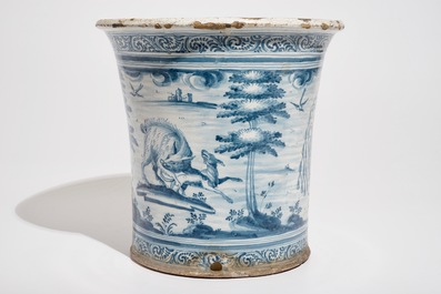 Un grand cache-pot armori&eacute; &agrave; d&eacute;cor d'animaux en fa&iuml;ence de Talavera, Espagne, 17/18&egrave;me