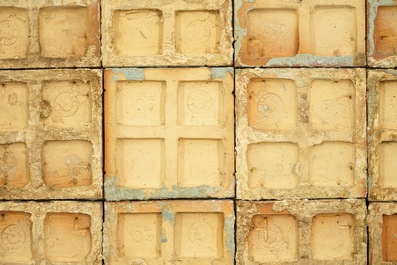 Emile M&uuml;ller &amp; Co., Paris, ensemble de 15 carreaux Art Nouveau &agrave; d&eacute;cor en relief, 19&egrave;me