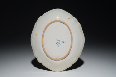 Une coupe ovale en fa&iuml;ence de l'Est, Joseph Hannong, Strasbourg, 18&egrave;me