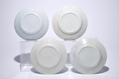 Un ensemble de neuf assiettes en fa&iuml;ence de Delft bleu et blanc, 18&egrave;me