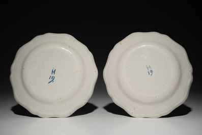 Une paire d'assiettes en fa&iuml;ence de l'Est, Joseph Hannong, Strasbourg, 18&egrave;me