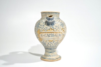 Une chevrette en majolique d'Anvers au m&eacute;daillon polychrome, milieu du 16&egrave;me