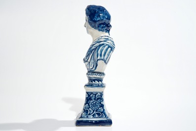 A Dutch Delft blue and white bust on stand, 17/18th C.