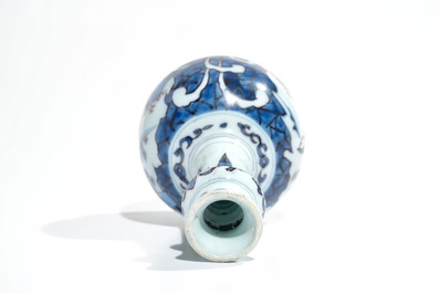 A small Dutch Delft chinoiserie bottle vase in blue, white and manganese, 2nd half 17th C.