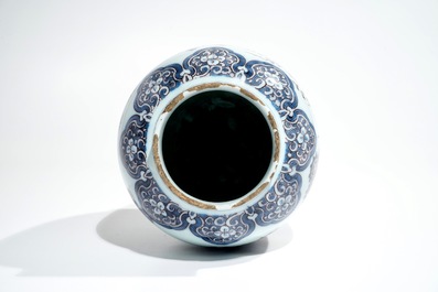 A fine Dutch Delft blue, white and manganese chinoiserie vase, 17th C.