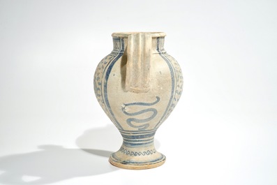 Une chevrette en majolique d'Anvers au m&eacute;daillon polychrome, milieu du 16&egrave;me