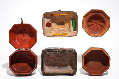 Trois bo&icirc;tes en papier m&acirc;ch&eacute; peint, prob. Inde, 19&egrave;me