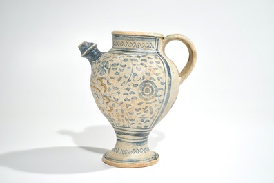 Une chevrette en majolique d'Anvers au m&eacute;daillon polychrome, milieu du 16&egrave;me
