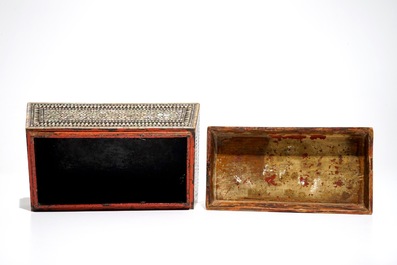 Une bo&icirc;te trap&eacute;zo&iuml;de incrust&eacute; de nacre, prob. Gujarat, Inde, Empire Moghol, 18/19&egrave;me