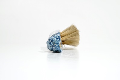 A Dutch Delft blue and white brush with handle, 1st half 18th C.