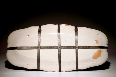 An exceptionally large French faience oval chinoiserie dish, Luneville, 18th C.