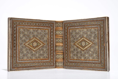 Un support de coran incrust&eacute; d'ivoire, Inde, Empire Moghol, 18/19&egrave;me
