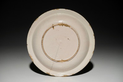 Een blauwwit Delfts spreukbord, gedateerd 1687