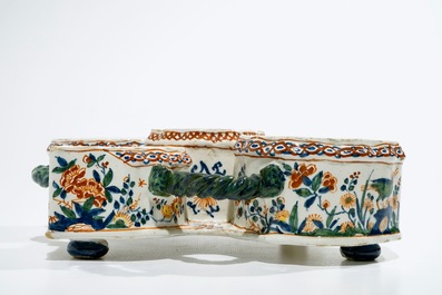 A Dutch Delft cashmire palette cruet stand, 17/18th C.
