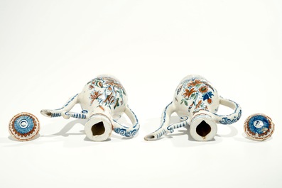 A Dutch Delft cashmire palette cruet set for oil and vinegar, 17/18th C.